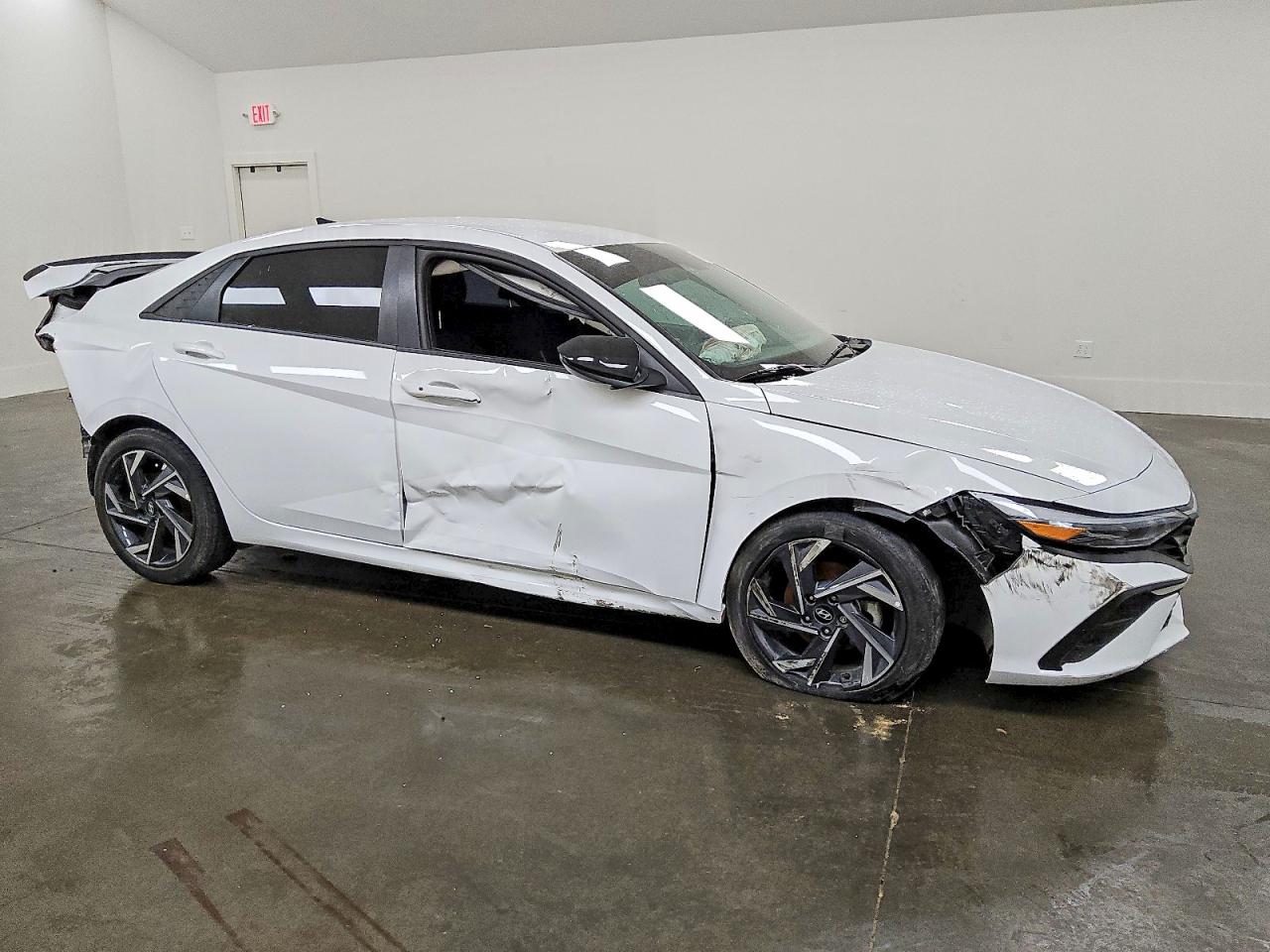 2025 HYUNDAI ELANTRA SEL SPORT photo 4
