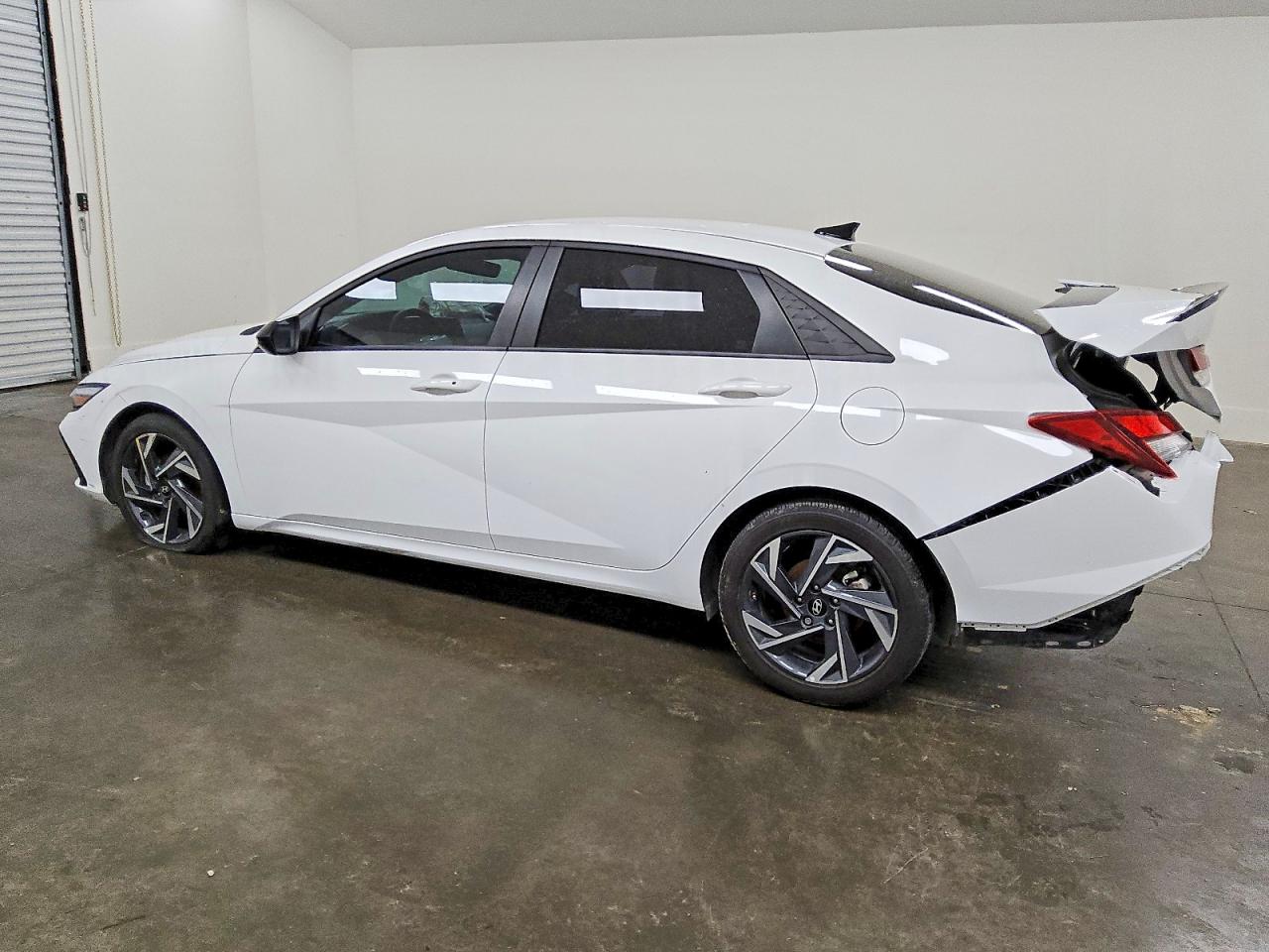 2025 HYUNDAI ELANTRA SEL SPORT photo 2