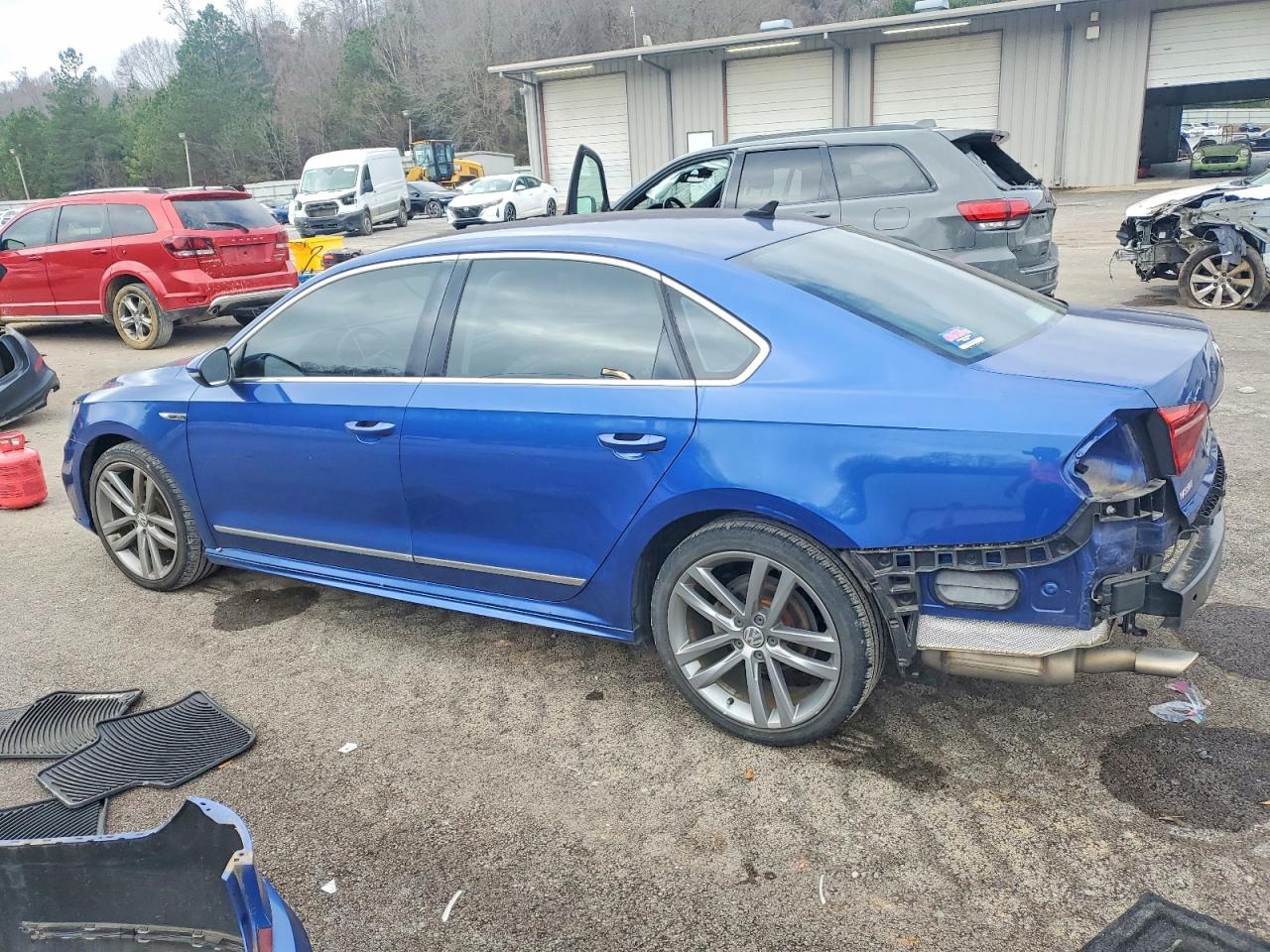 2017 VOLKSWAGEN PASSAT R-LINE photo 2