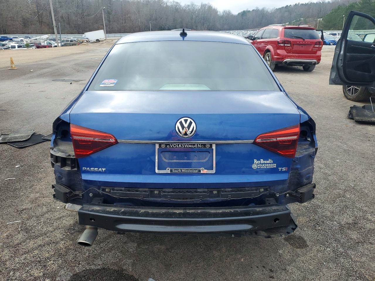 2017 VOLKSWAGEN PASSAT R-LINE photo 6