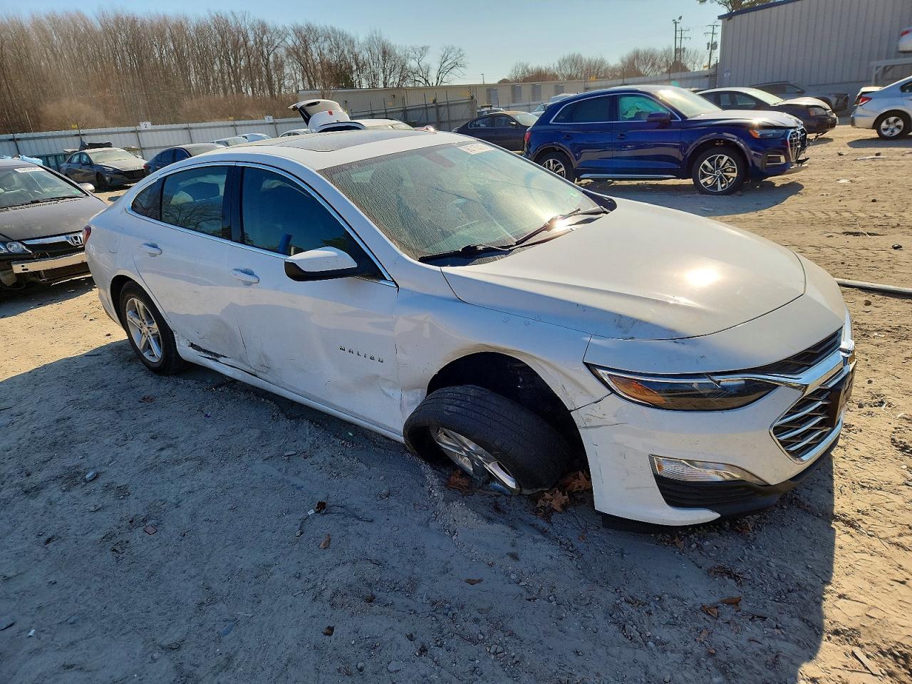 2022 CHEVROLET MALIBU LT photo 4