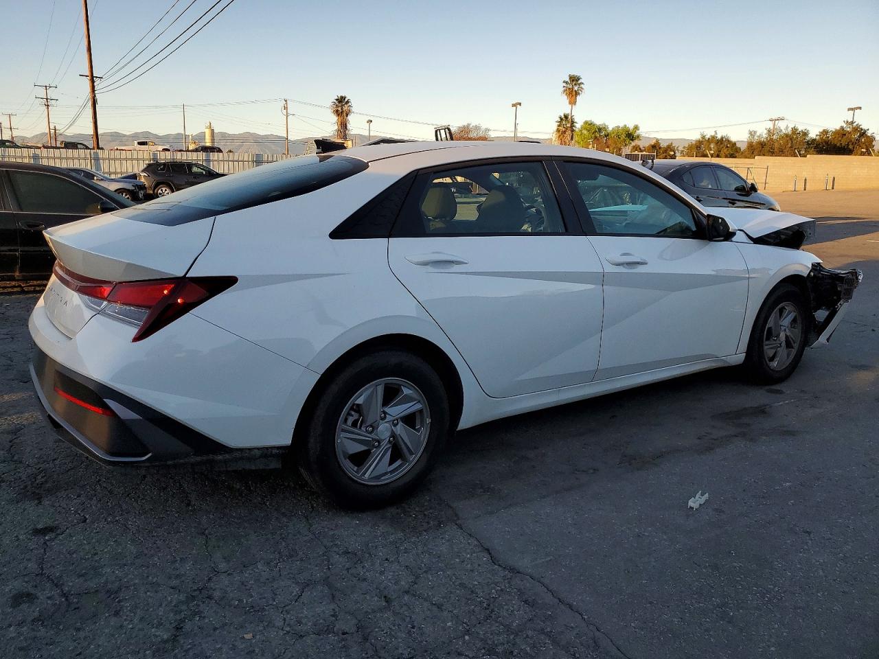 2025 HYUNDAI ELANTRA SE photo 3
