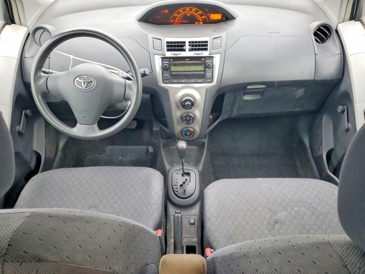 2009 TOYOTA YARIS photo 8