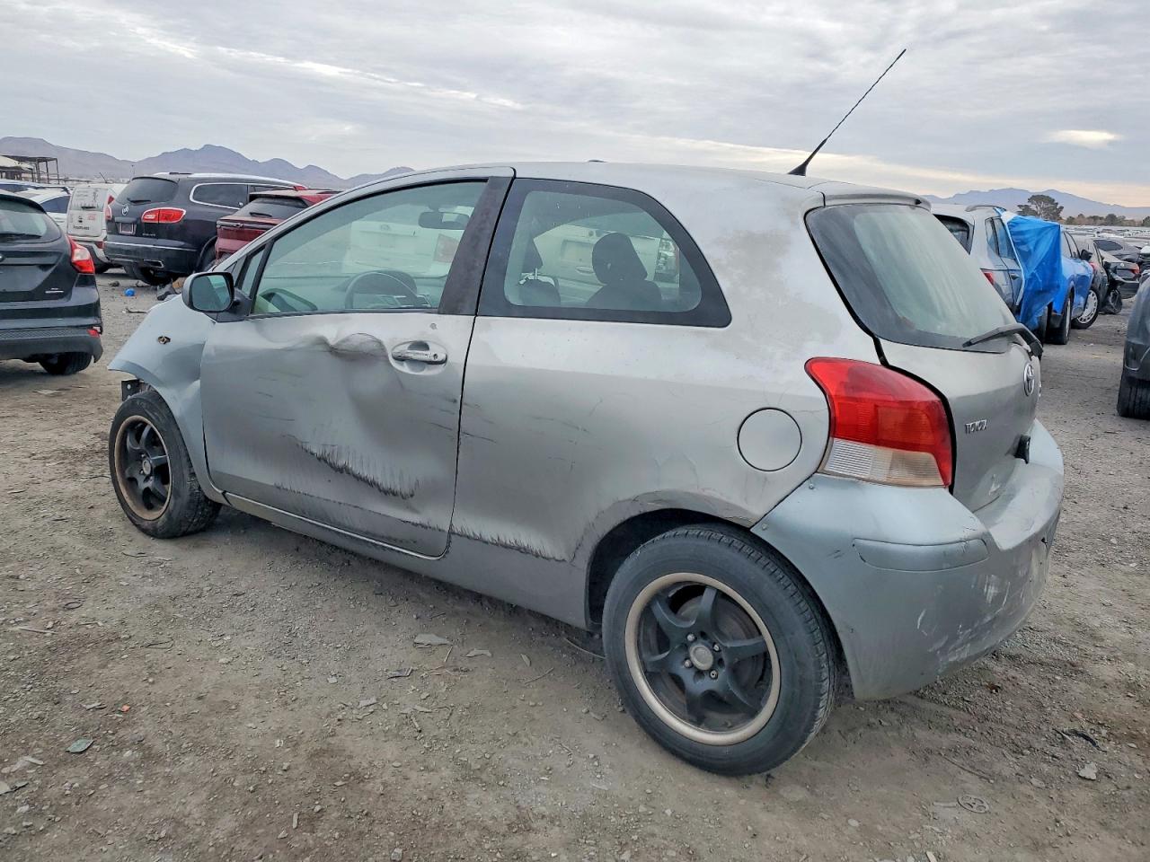 2009 TOYOTA YARIS photo 2