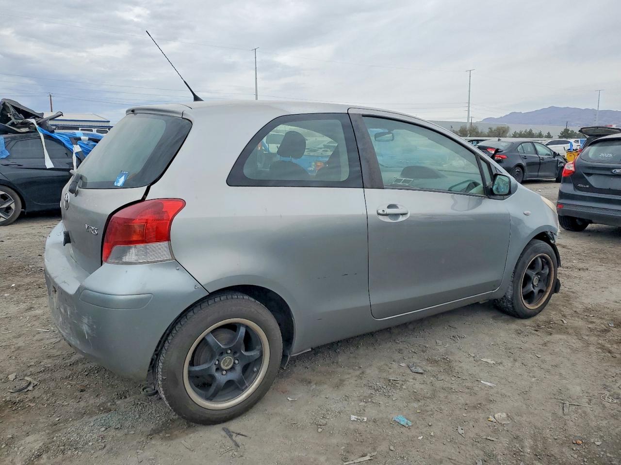 2009 TOYOTA YARIS photo 3