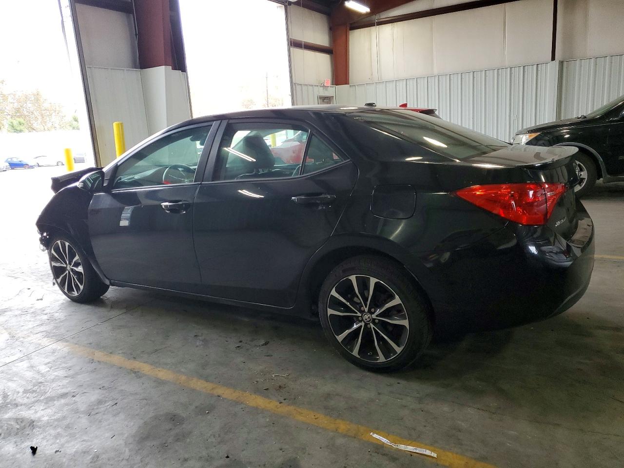 2017 TOYOTA COROLLA L photo 2