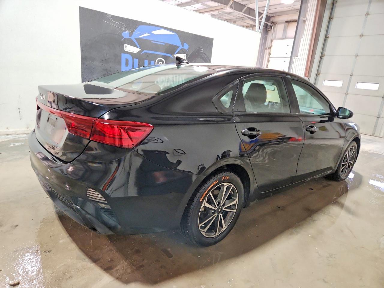 2023 KIA FORTE LX photo 3