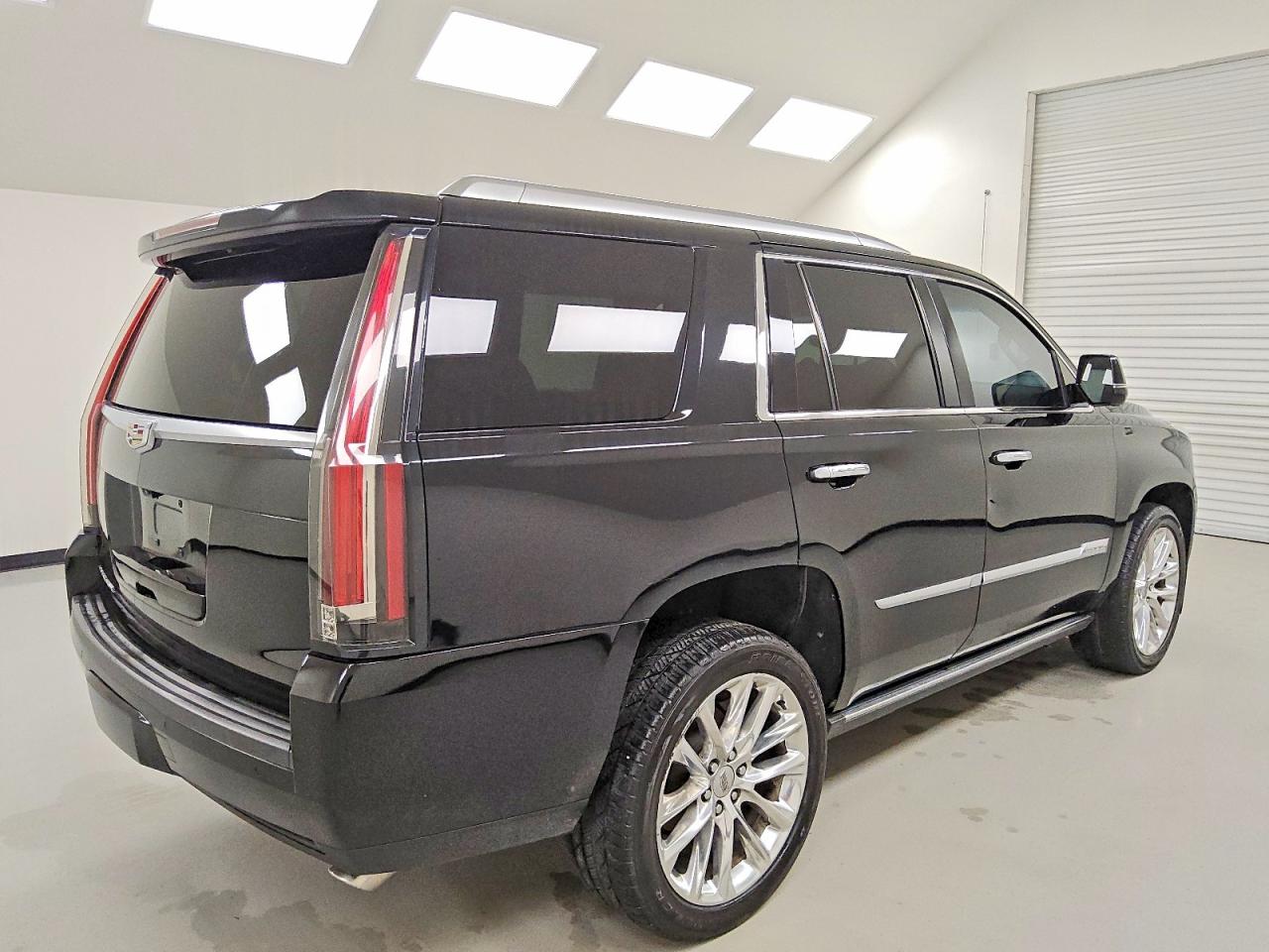 2019 CADILLAC ESCALADE PREMIUM LUXURY photo 3