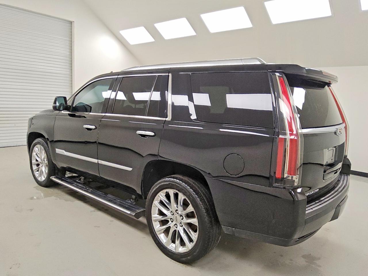 2019 CADILLAC ESCALADE PREMIUM LUXURY photo 2
