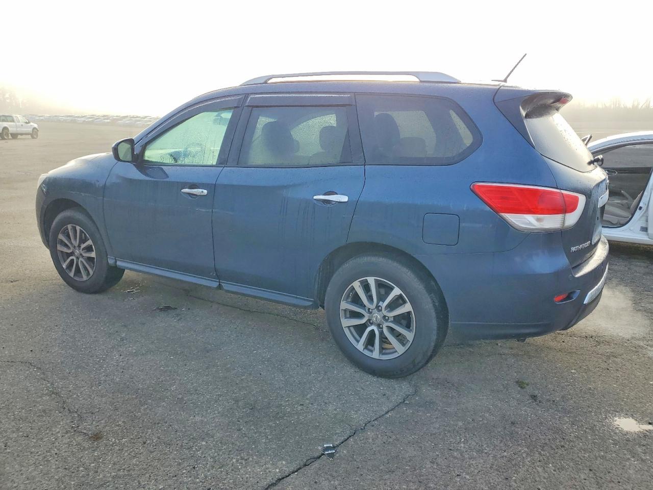 2013 NISSAN PATHFINDER S photo 2