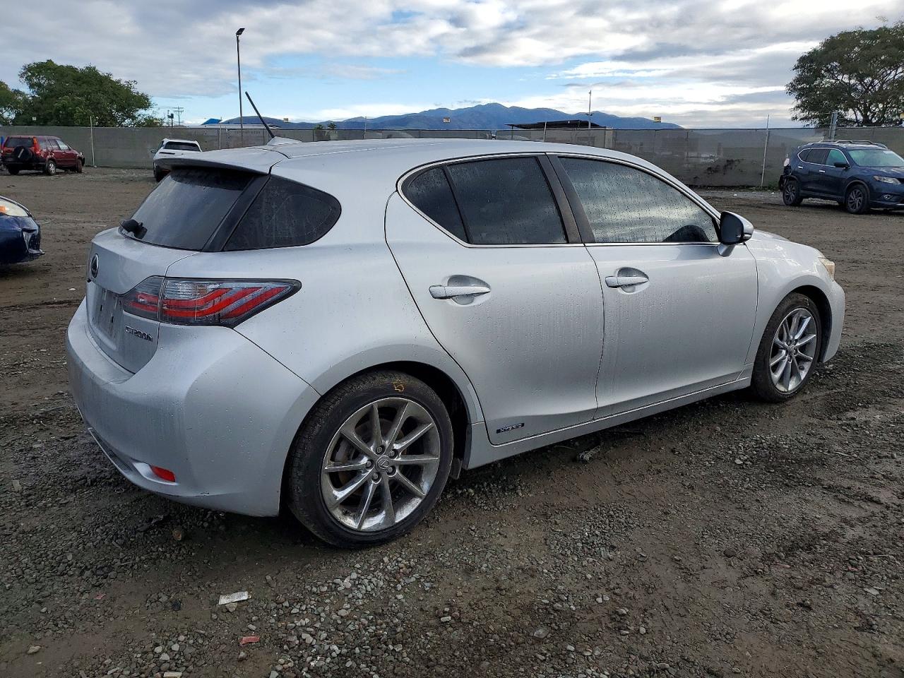 2013 LEXUS CT 200 photo 3
