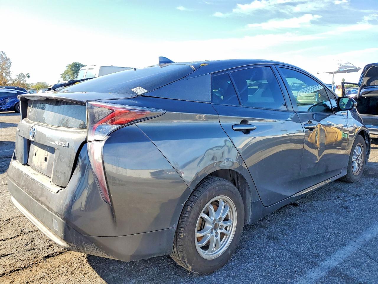 2016 TOYOTA PRIUS photo 3