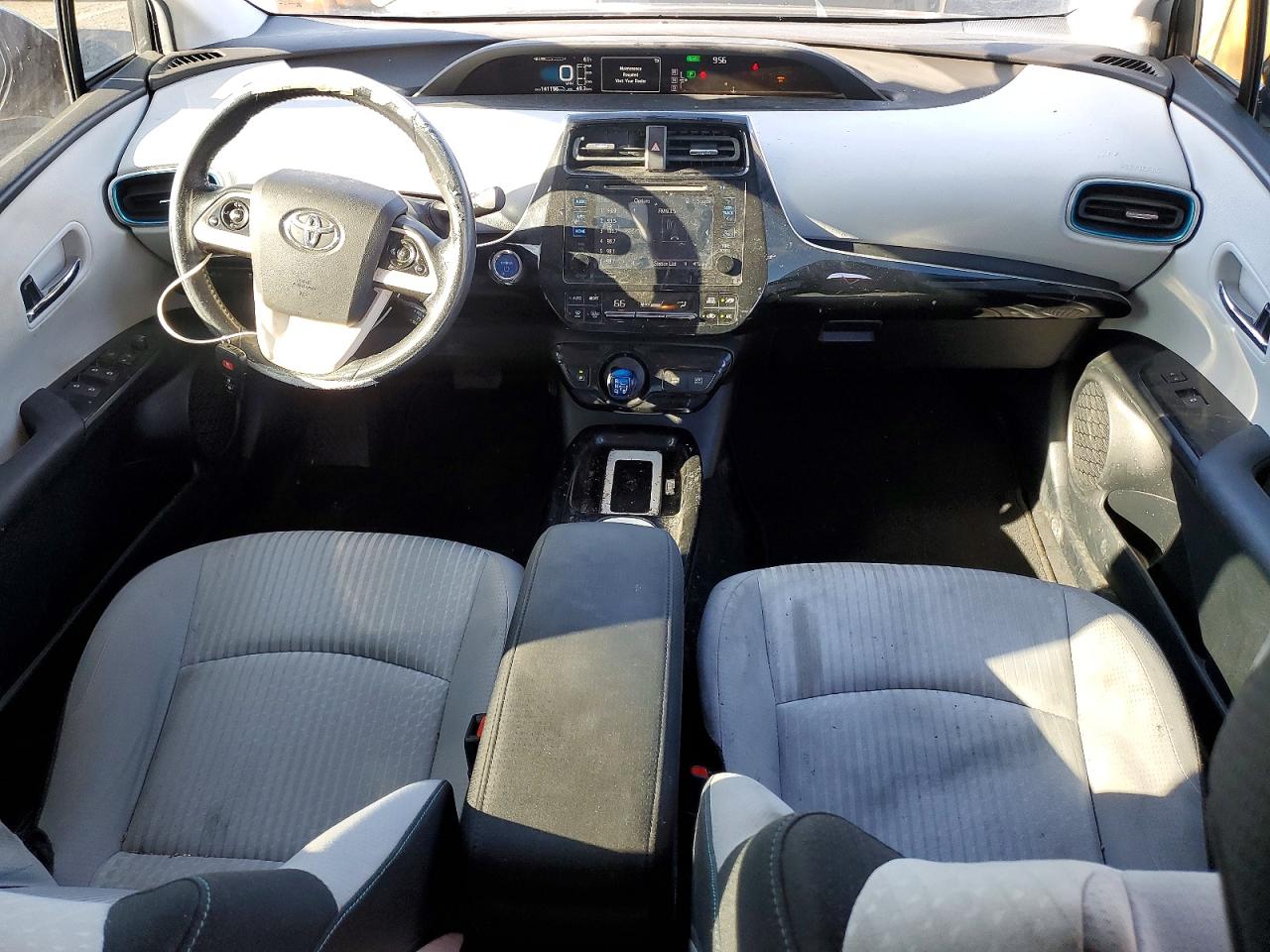 2016 TOYOTA PRIUS photo 8
