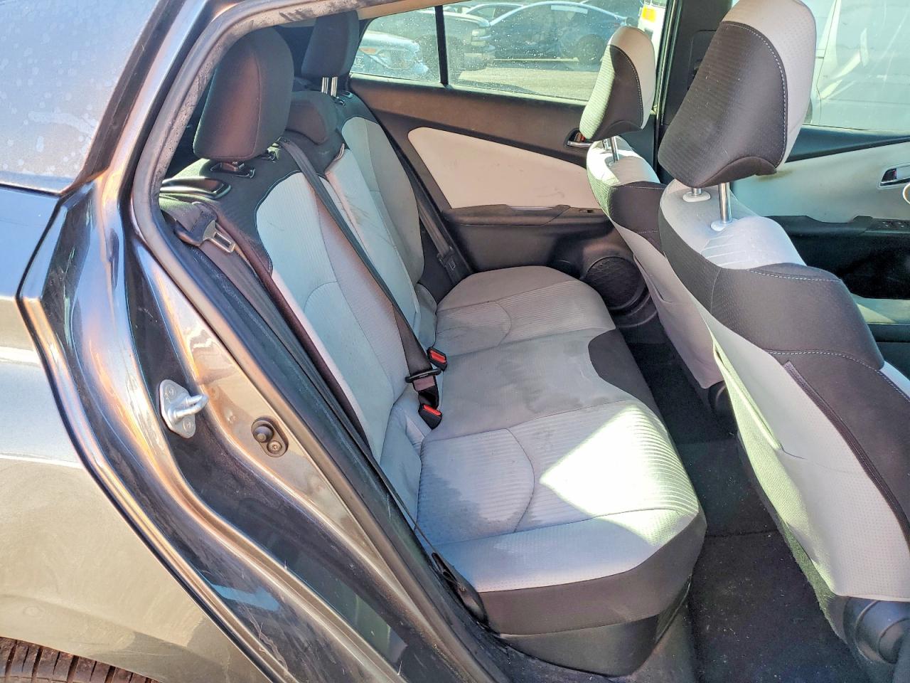 2016 TOYOTA PRIUS photo 10