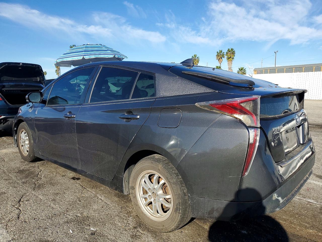 2016 TOYOTA PRIUS photo 2