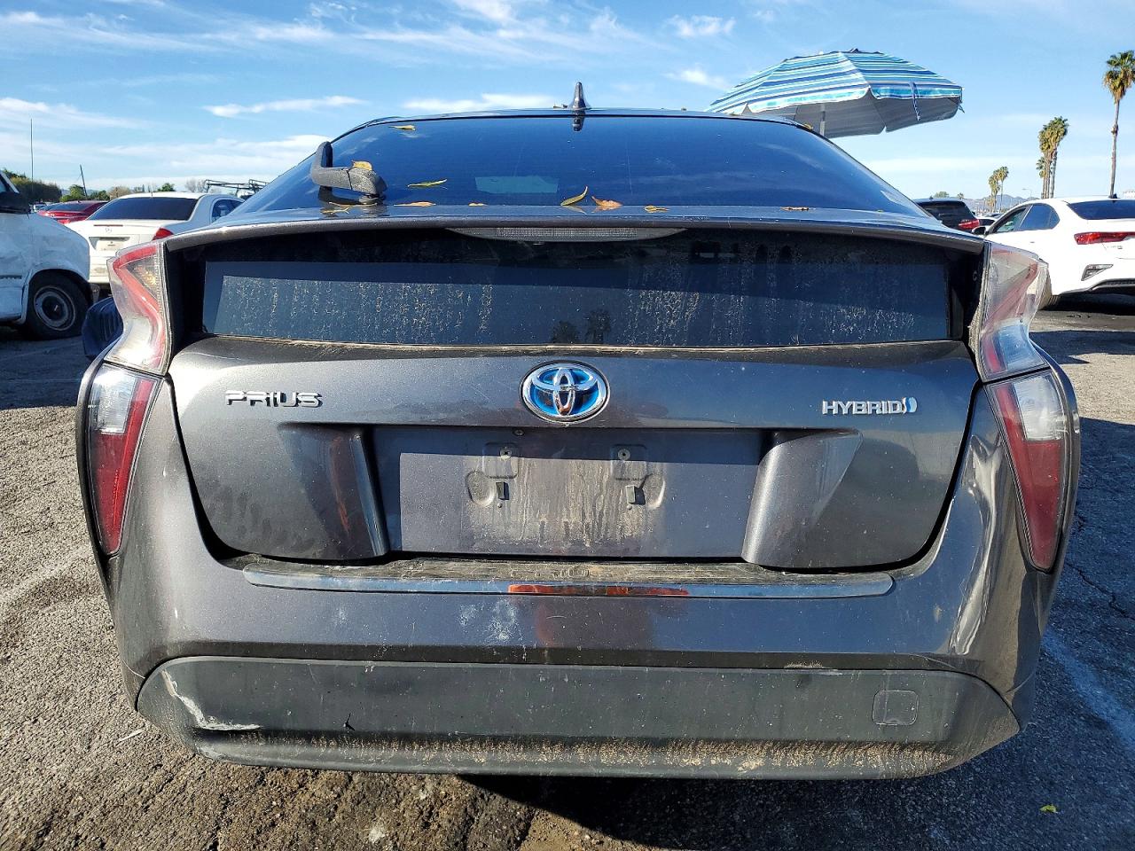 2016 TOYOTA PRIUS photo 6