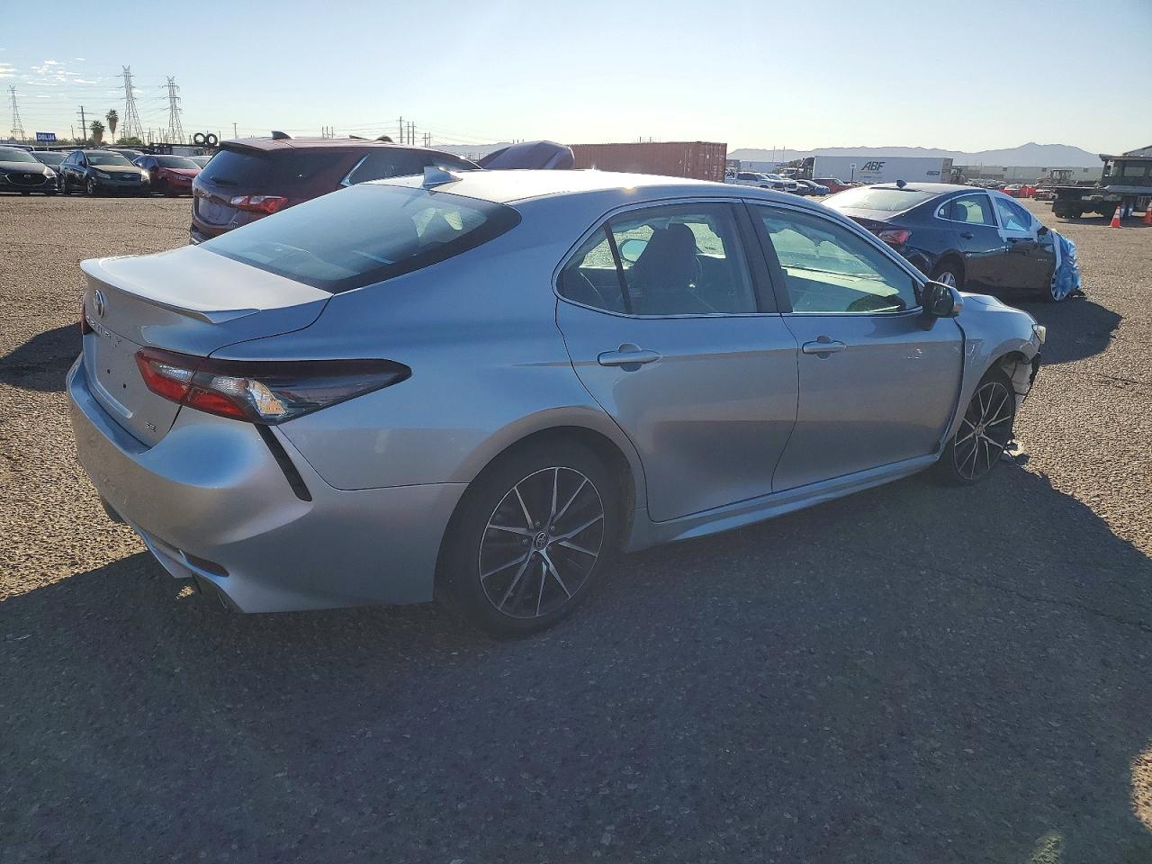 2021 TOYOTA CAMRY SE photo 3