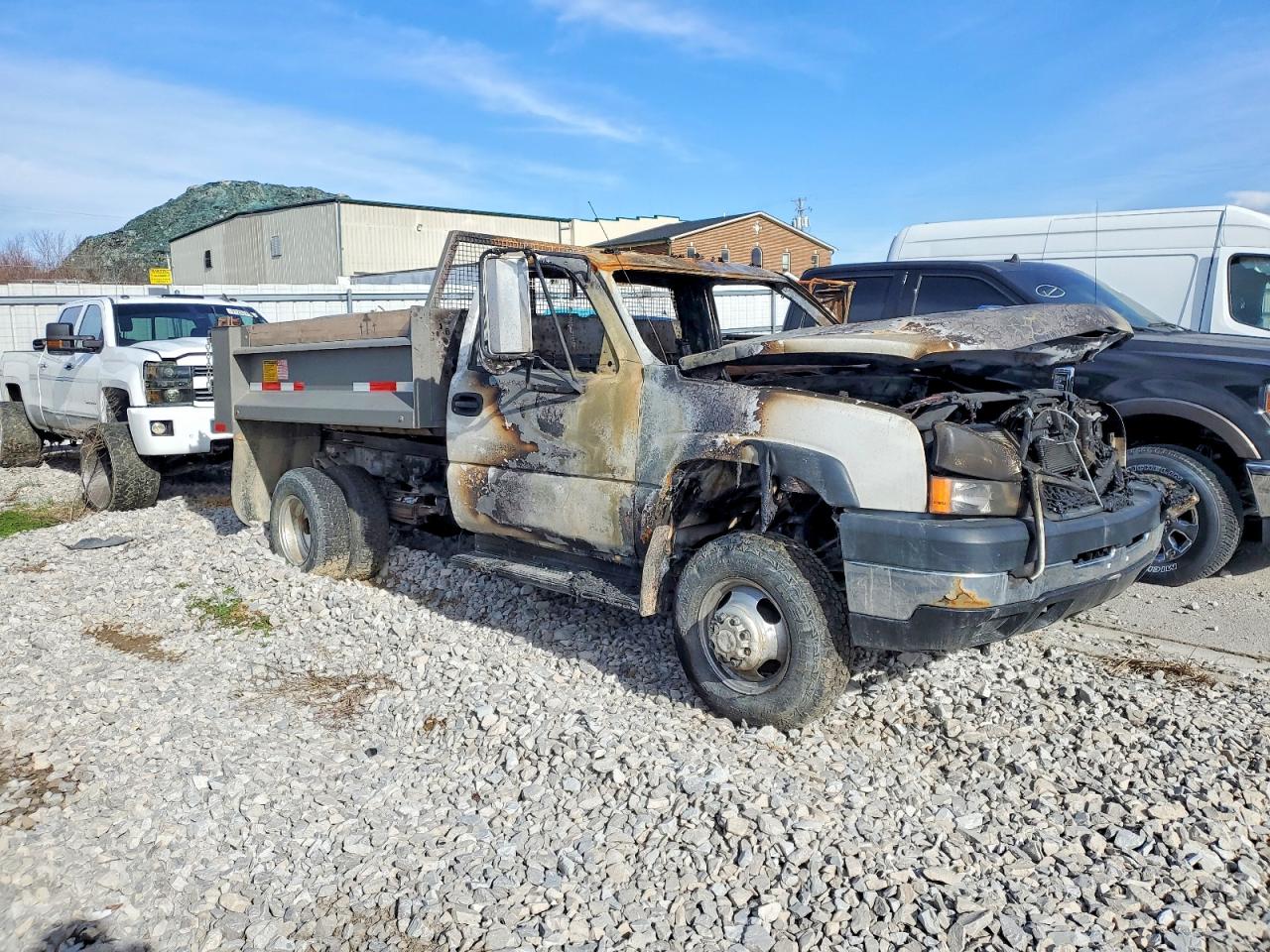 2006 CHEVROLET SILVERADO DUMP TRUCK photo 4