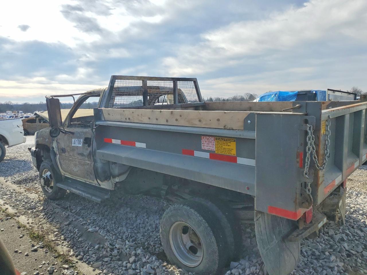 2006 CHEVROLET SILVERADO DUMP TRUCK photo 2