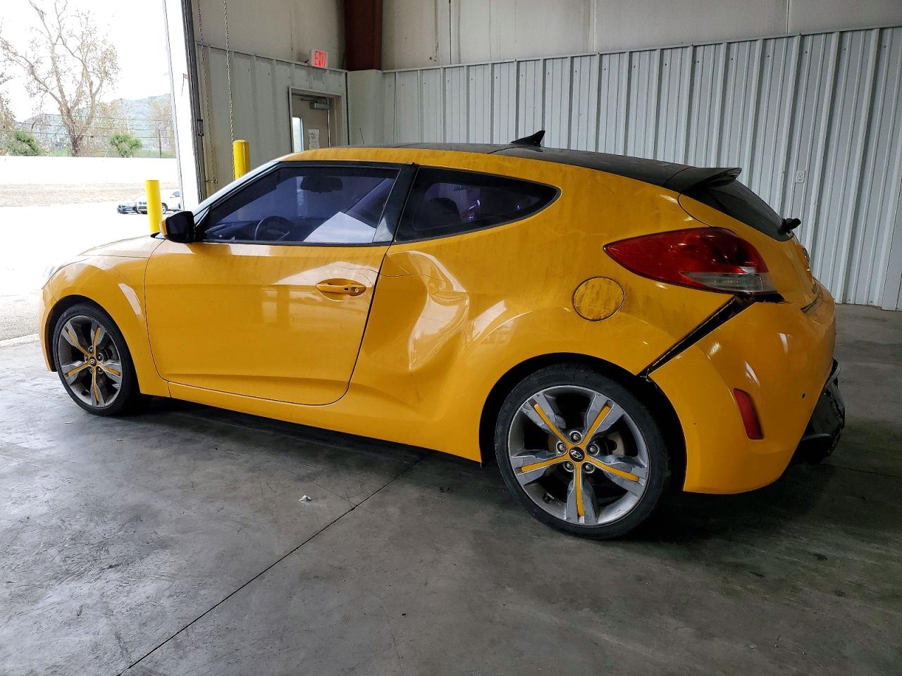 2012 HYUNDAI VELOSTER photo 2