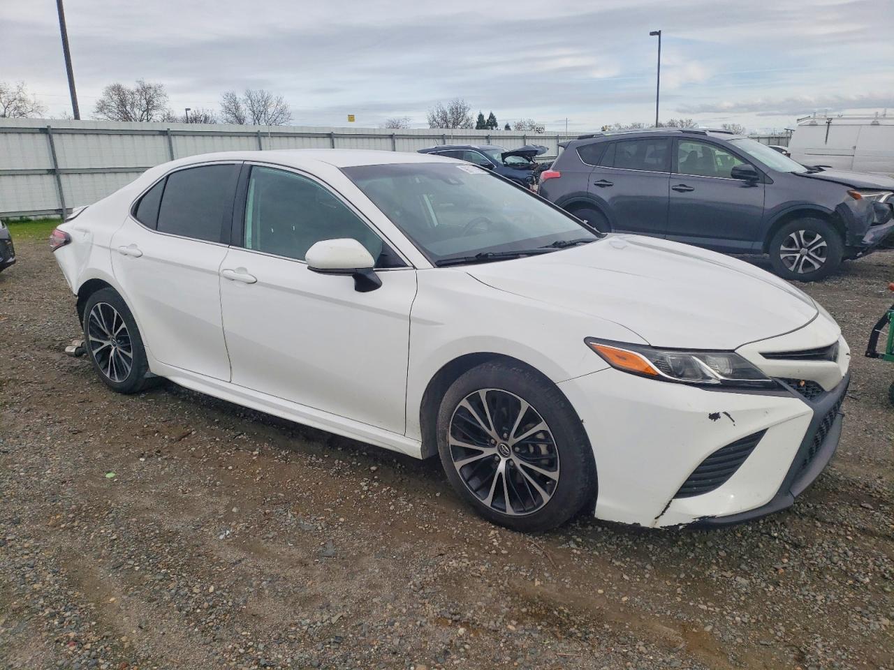 2019 TOYOTA CAMRY L photo 4