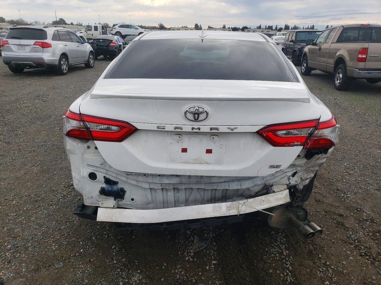 2019 TOYOTA CAMRY L photo 6