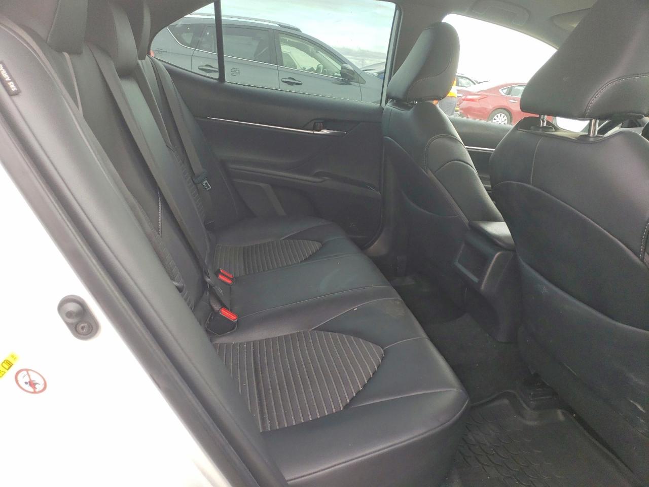 2019 TOYOTA CAMRY L photo 10