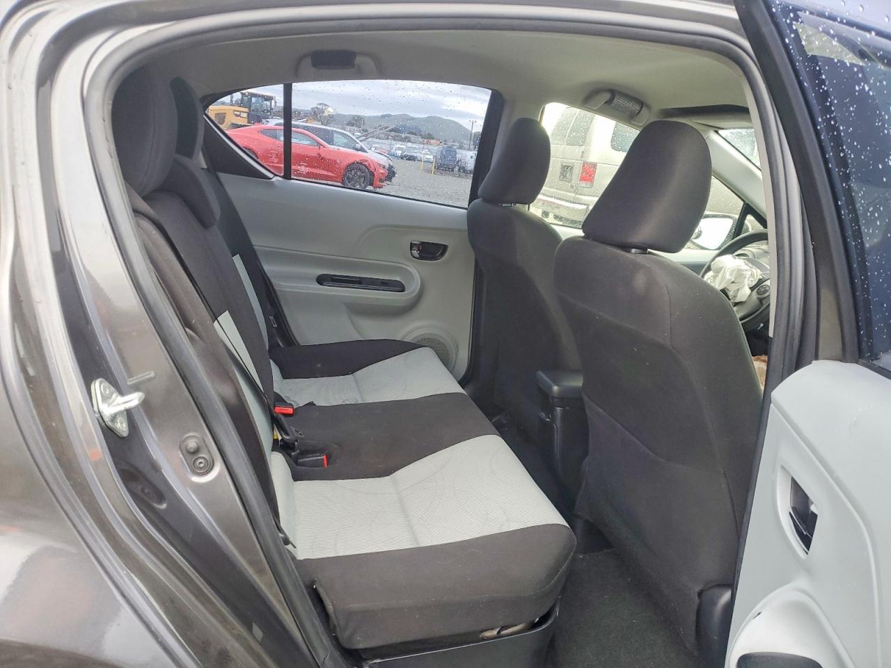 2012 TOYOTA PRIUS C photo 10