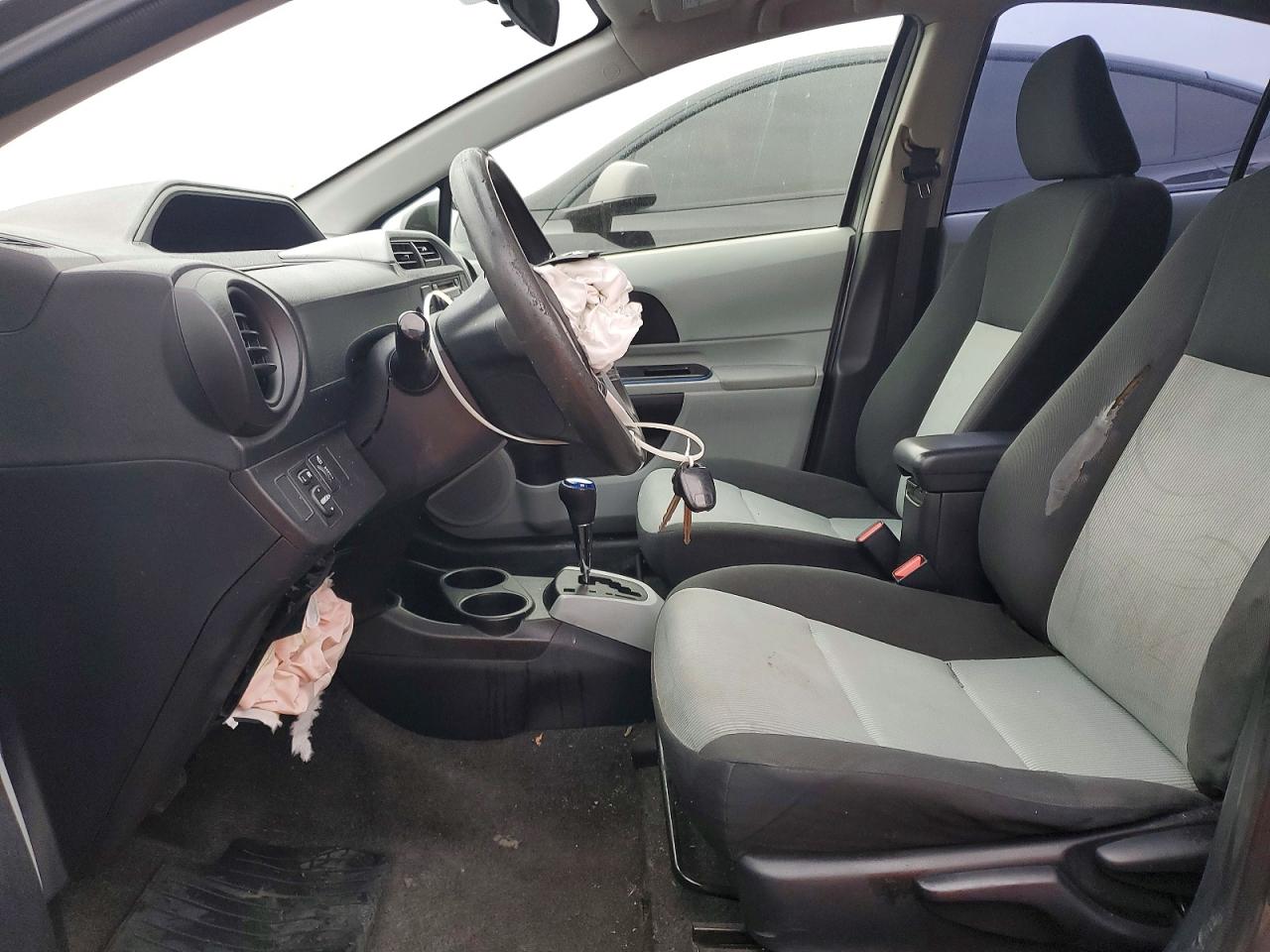 2012 TOYOTA PRIUS C photo 7