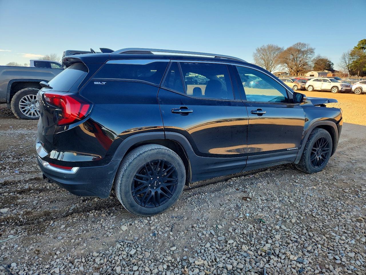 2018 GMC TERRAIN SLT photo 3