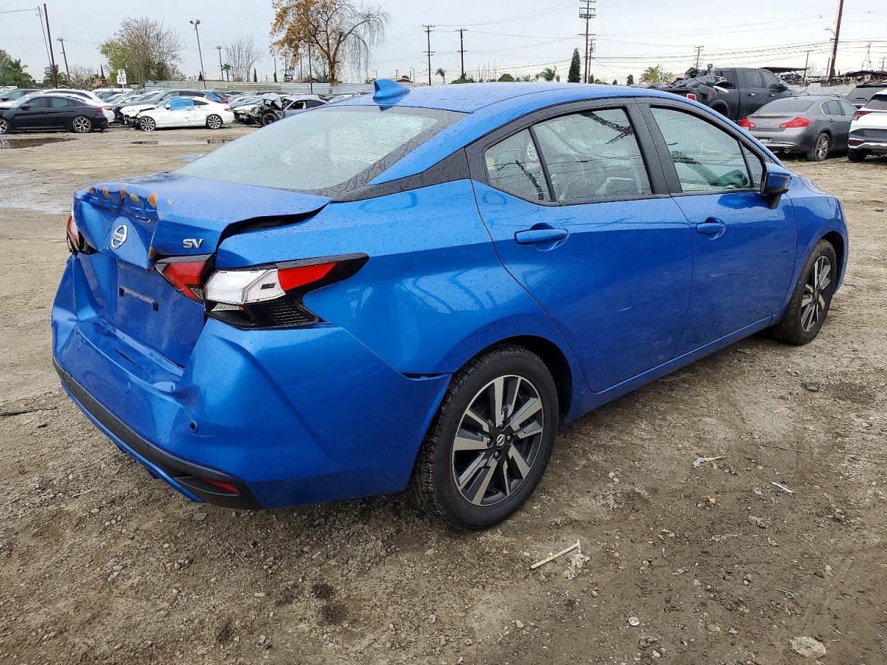 2021 NISSAN VERSA SV photo 3