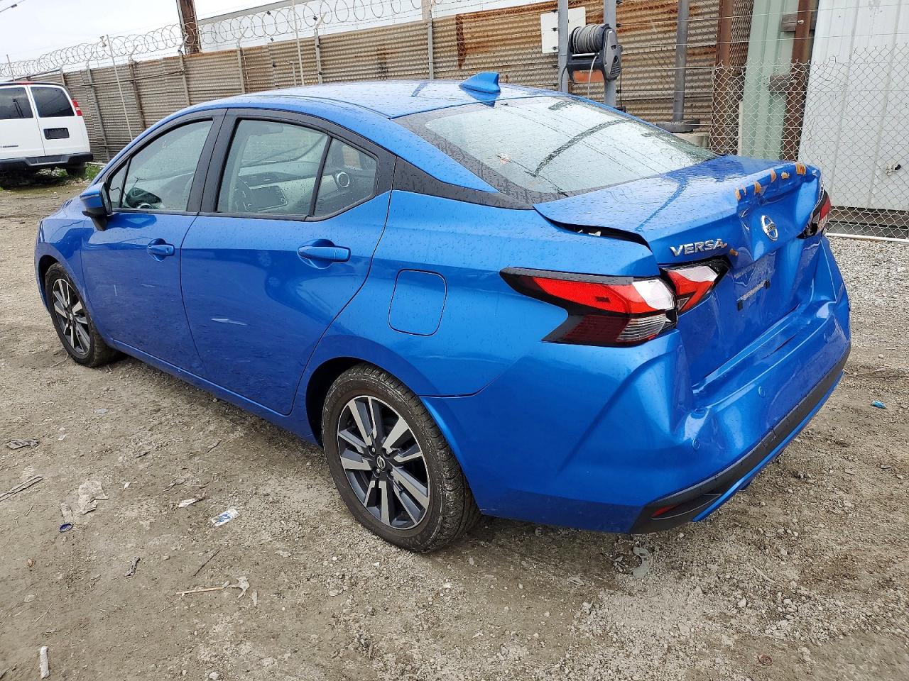 2021 NISSAN VERSA SV photo 2