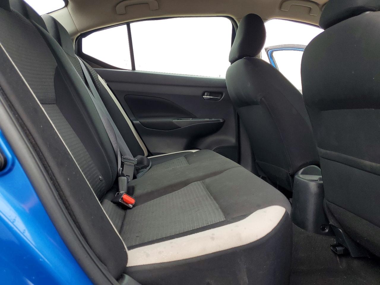 2021 NISSAN VERSA SV photo 10