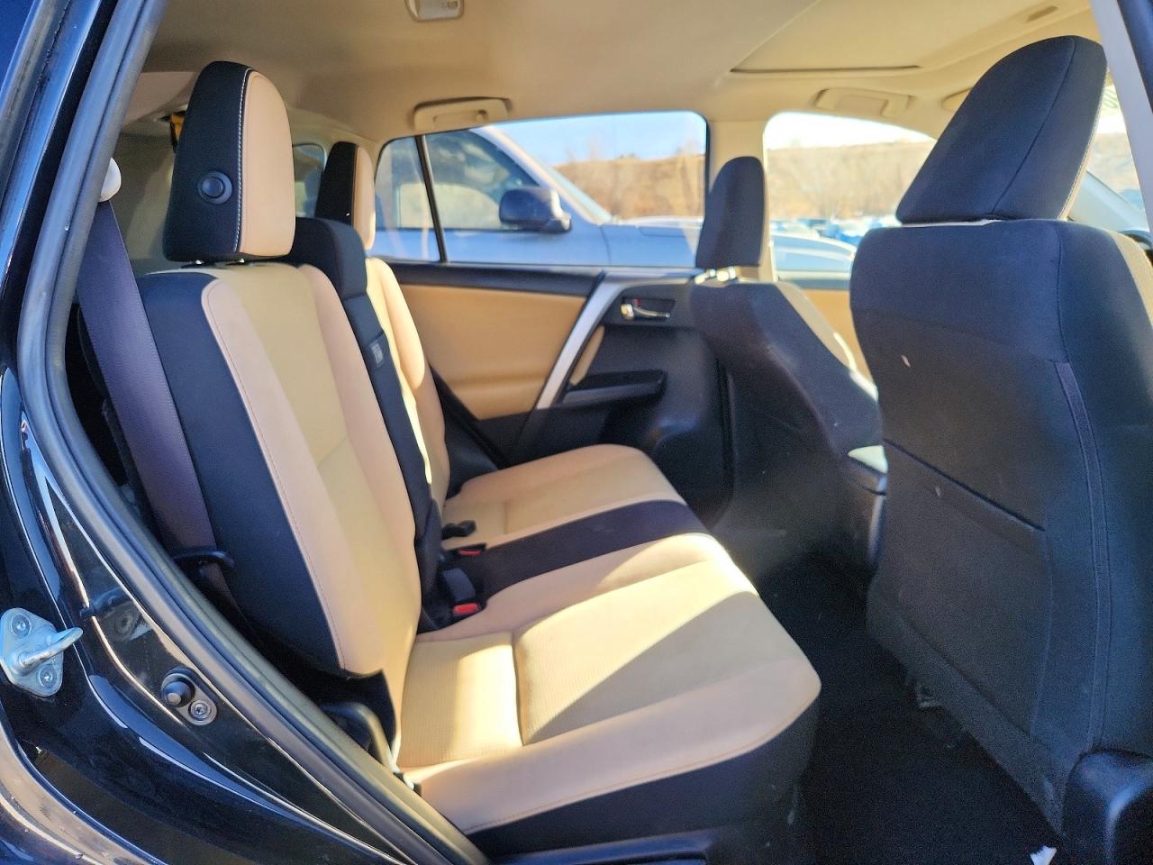 2016 TOYOTA RAV4 HV XLE photo 11