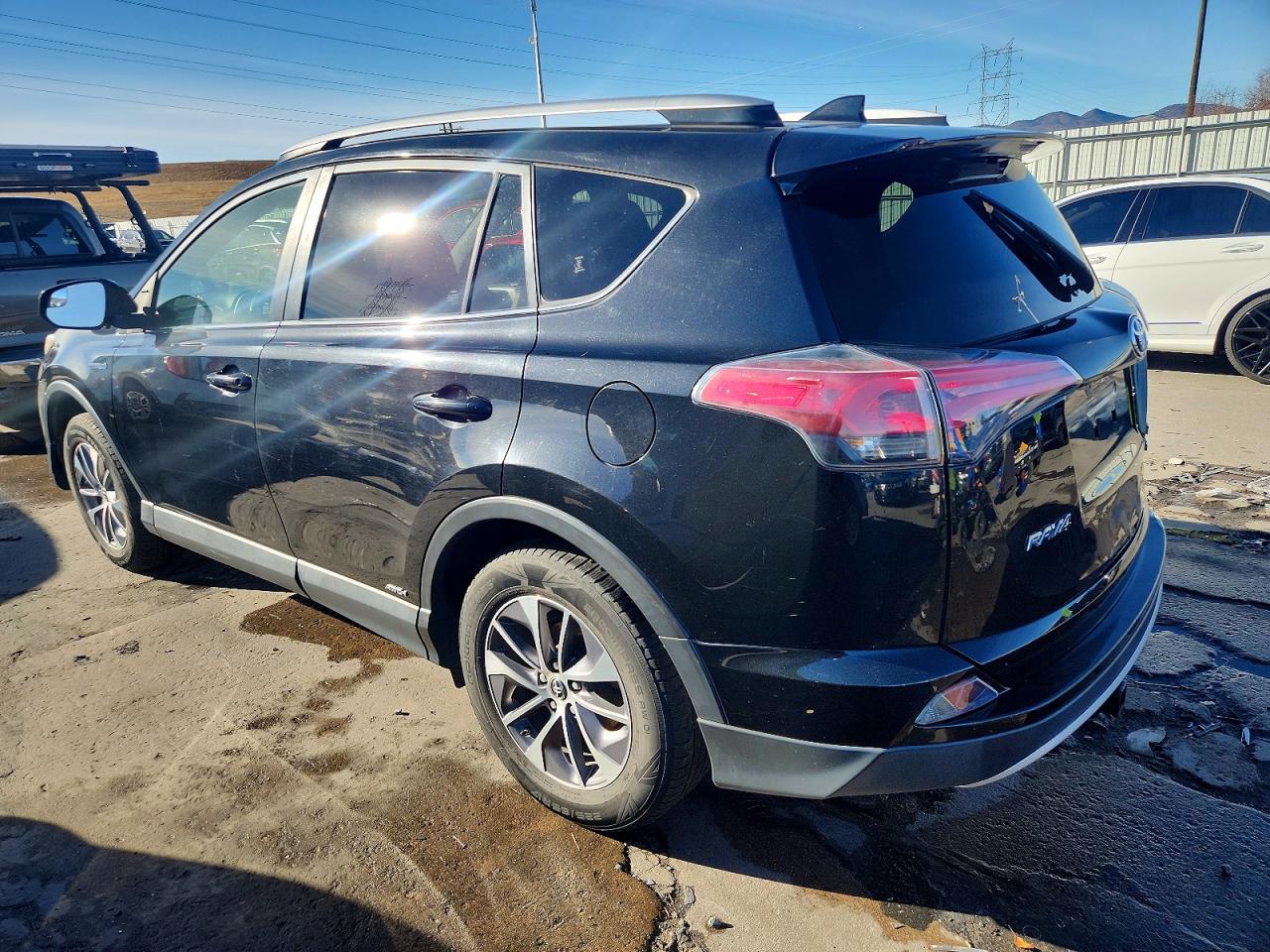 2016 TOYOTA RAV4 HV XLE photo 2