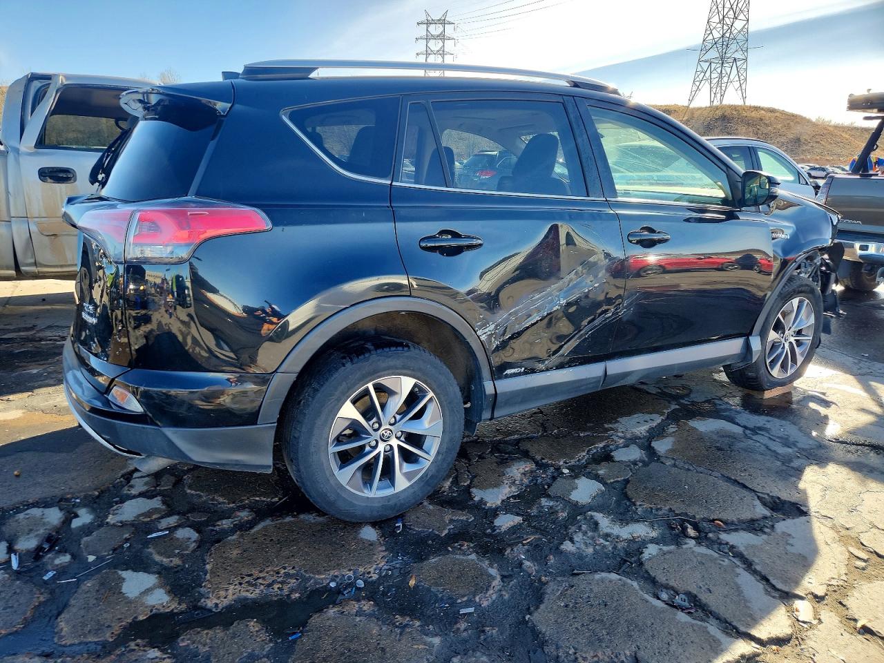2016 TOYOTA RAV4 HV XLE photo 3