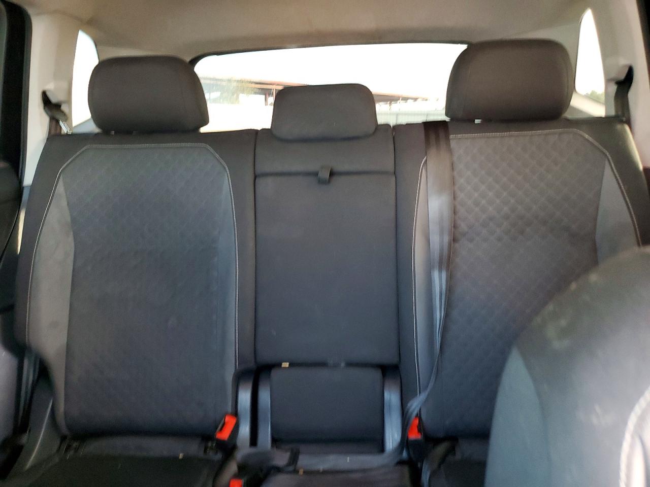 2021 VOLKSWAGEN TIGUAN S photo 10
