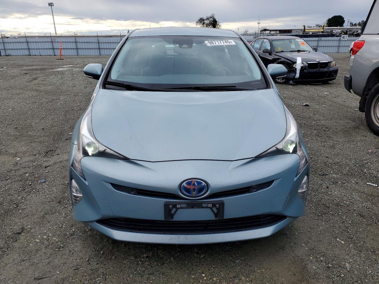 2018 TOYOTA PRIUS photo 5