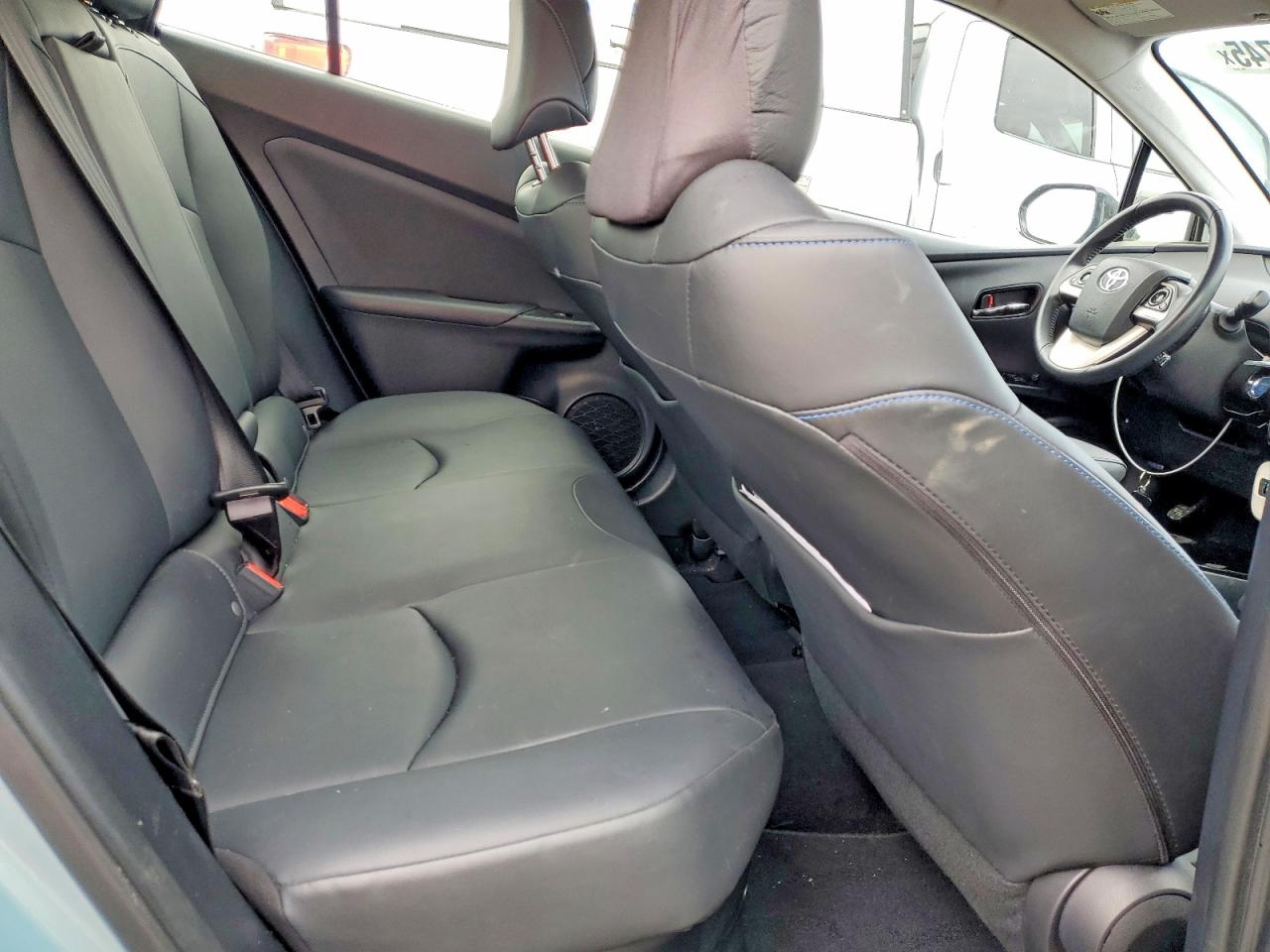 2018 TOYOTA PRIUS photo 10