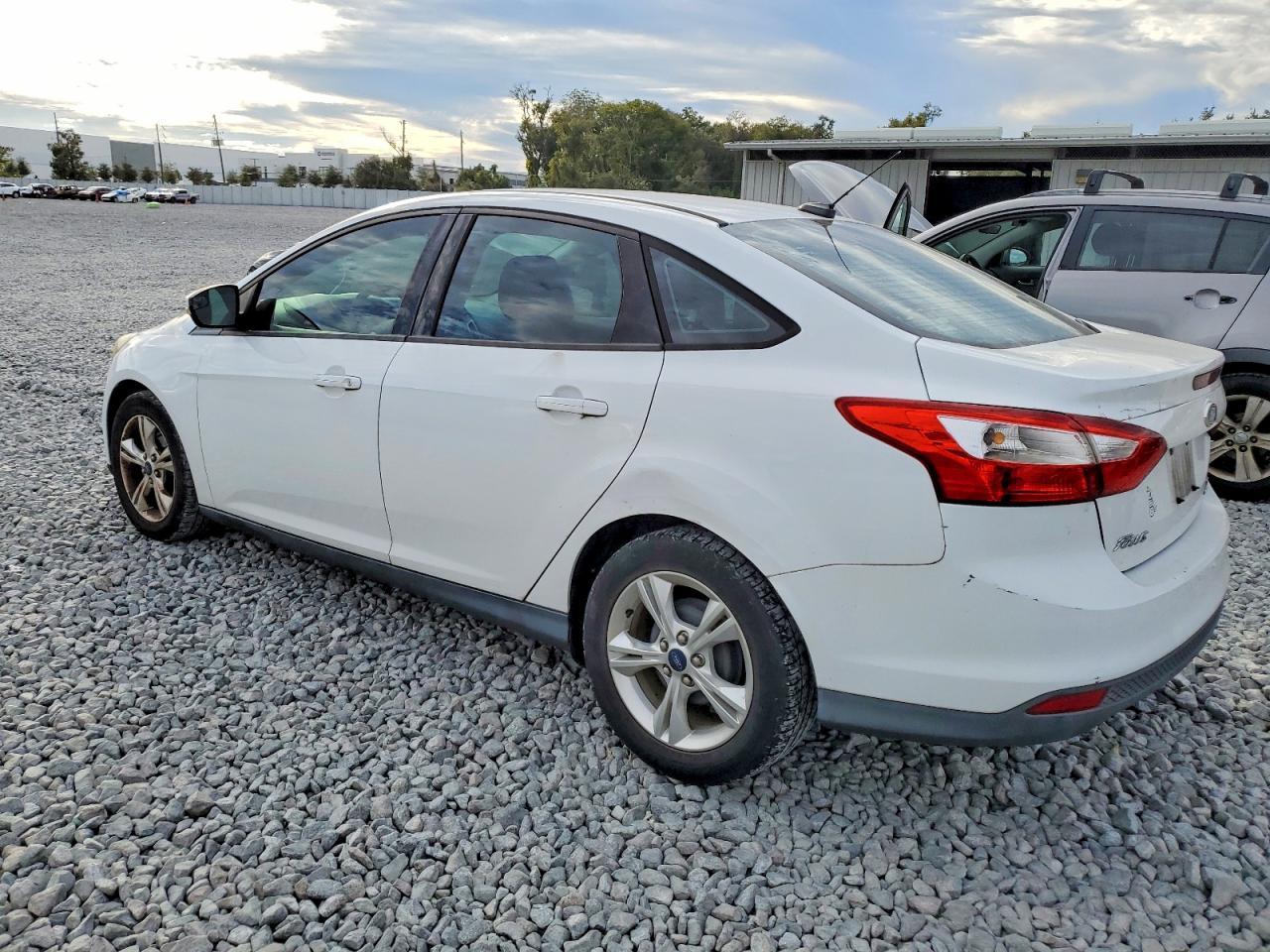 2013 FORD FOCUS SE photo 2