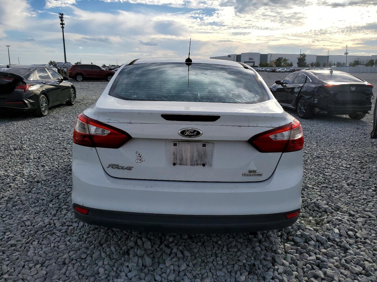 2013 FORD FOCUS SE photo 6