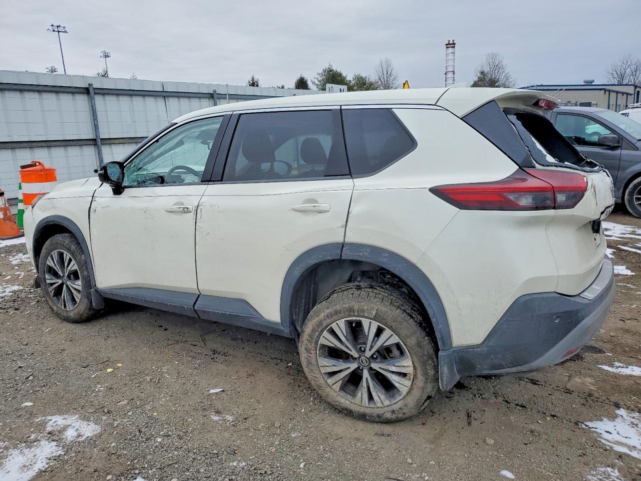 2021 NISSAN ROGUE SV photo 3