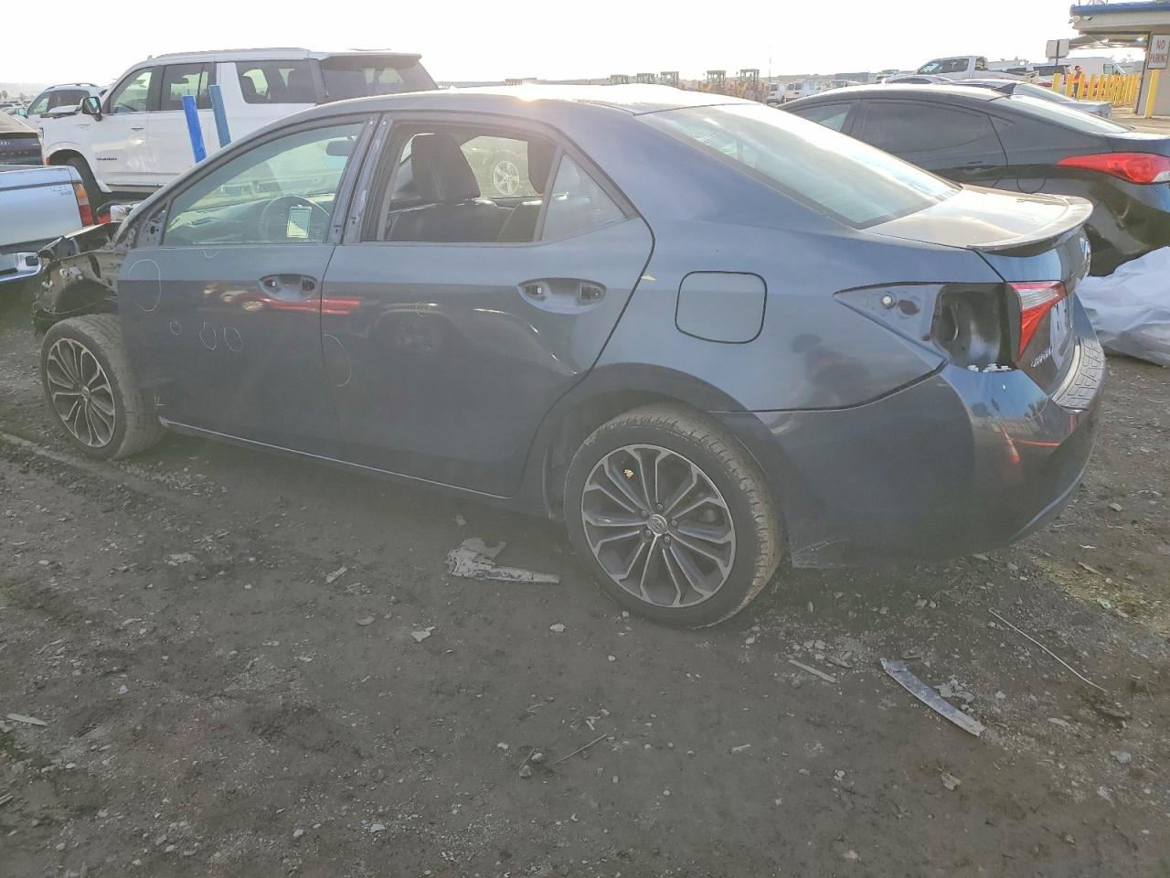 2016 TOYOTA COROLLA L photo 2