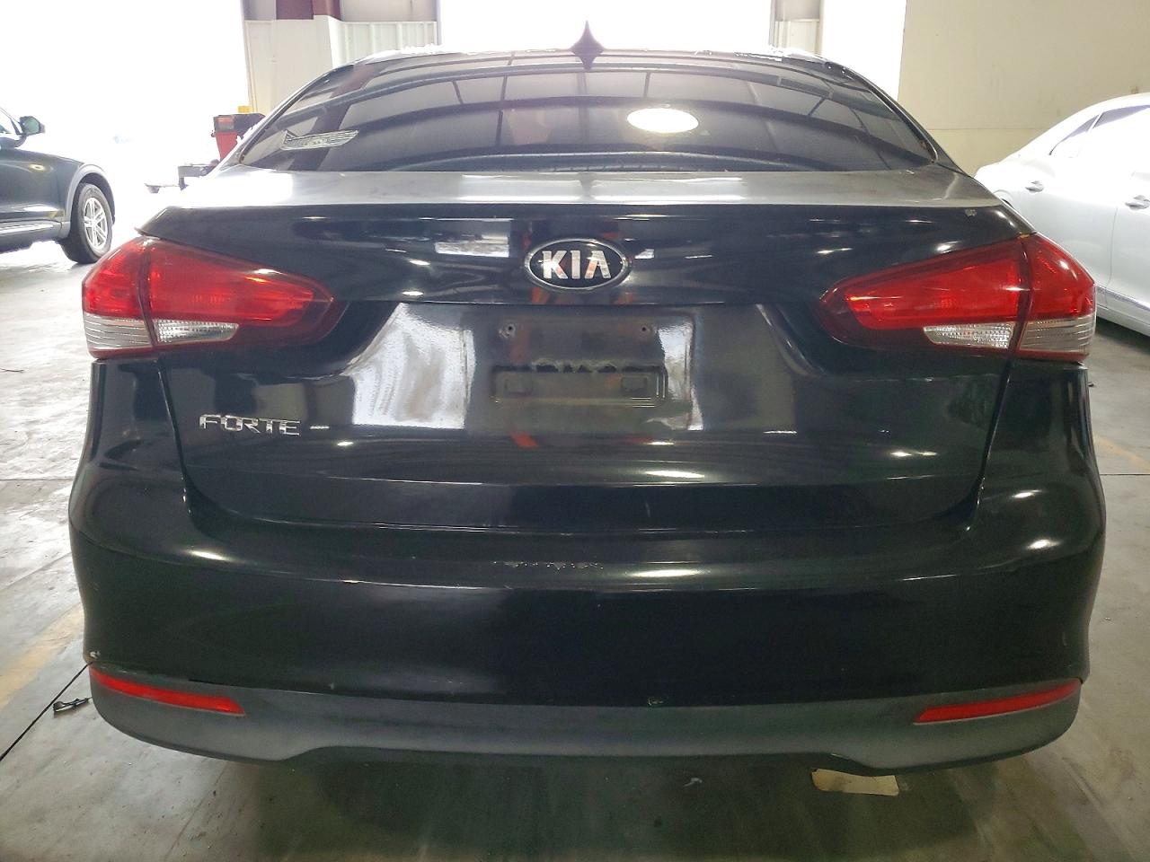 2017 KIA FORTE LX photo 6