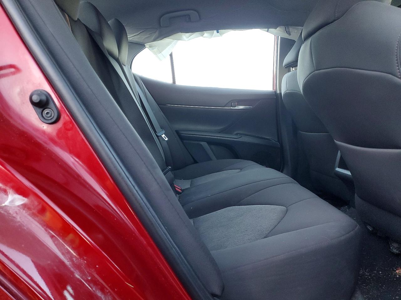 2020 TOYOTA CAMRY LE photo 10