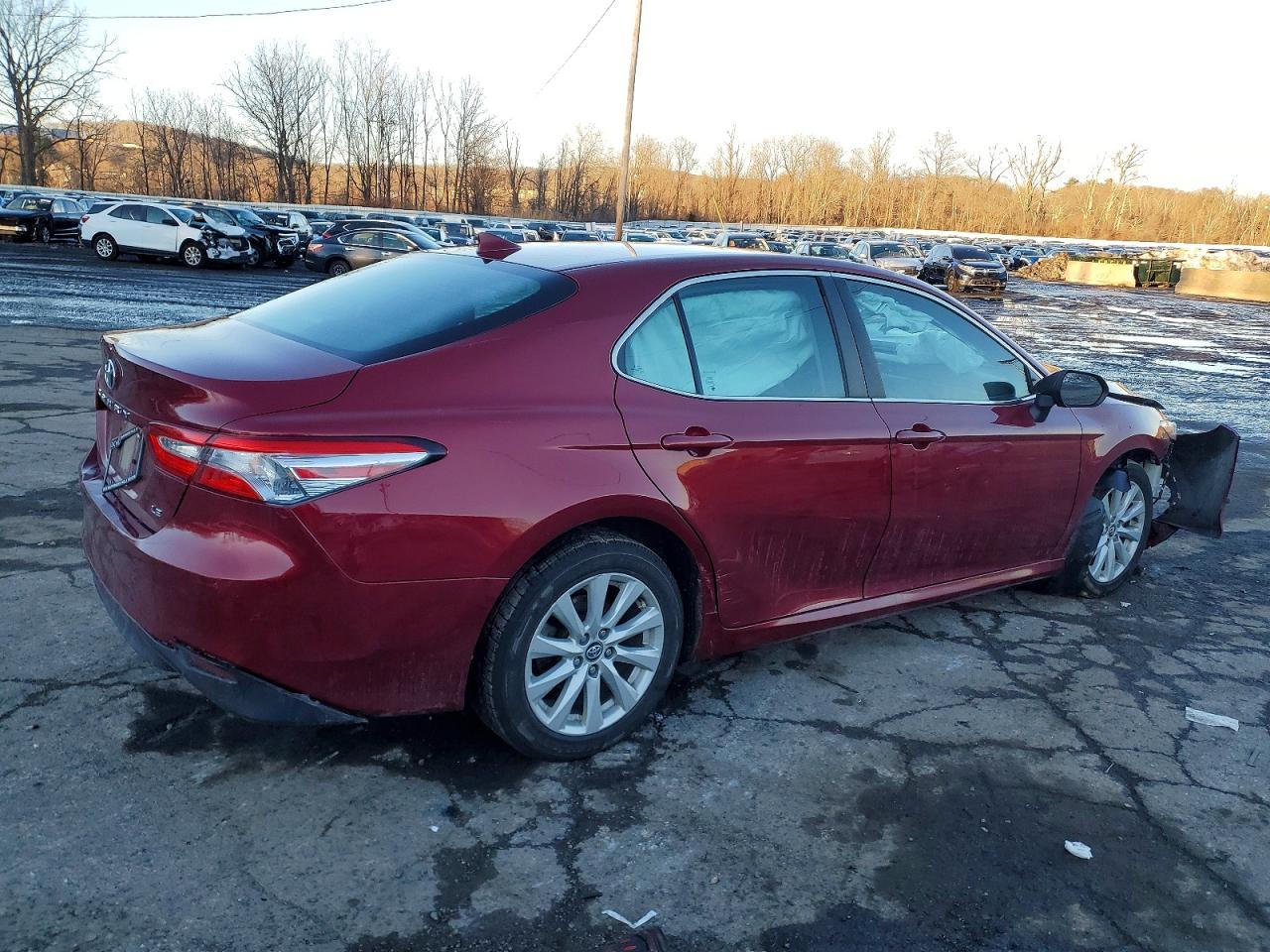 2020 TOYOTA CAMRY LE photo 3