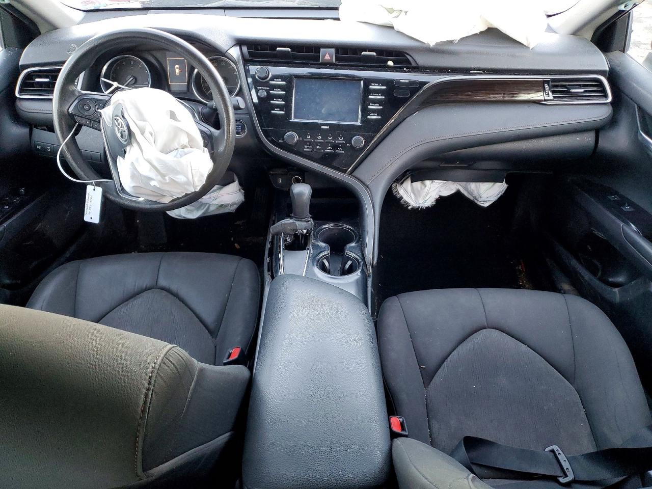 2020 TOYOTA CAMRY LE photo 8