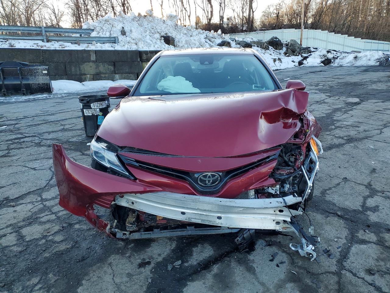 2020 TOYOTA CAMRY LE photo 5
