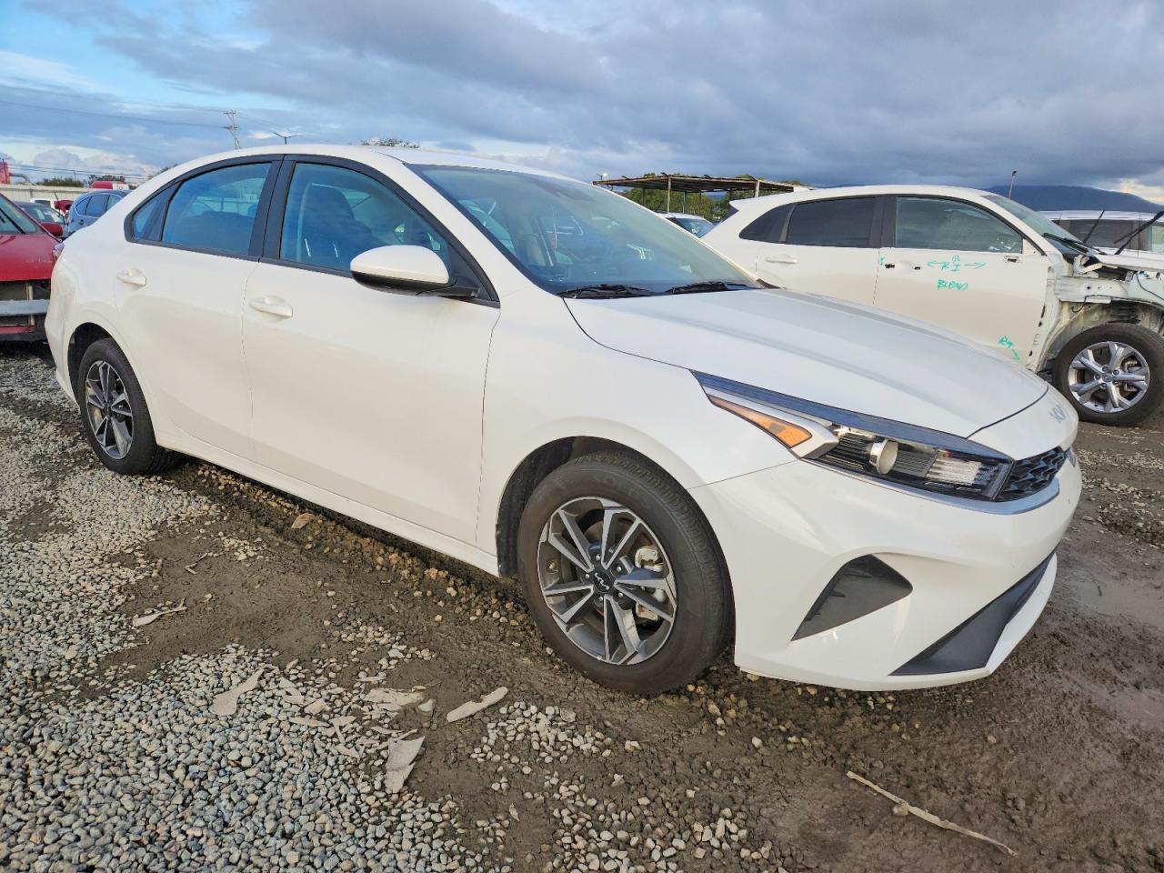 2024 KIA FORTE LX photo 4