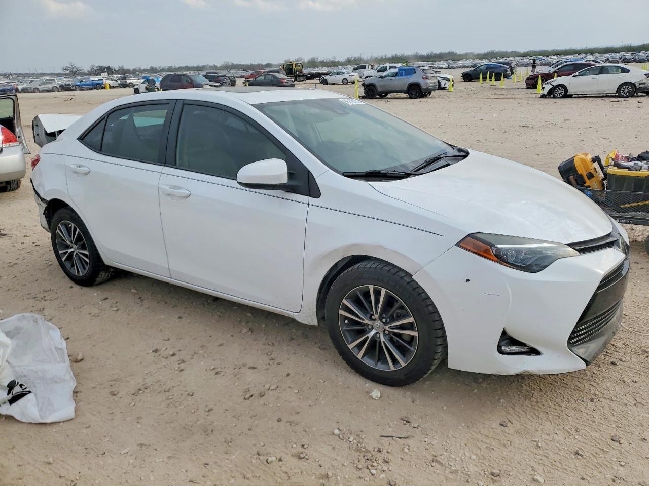 2018 TOYOTA COROLLA L photo 10